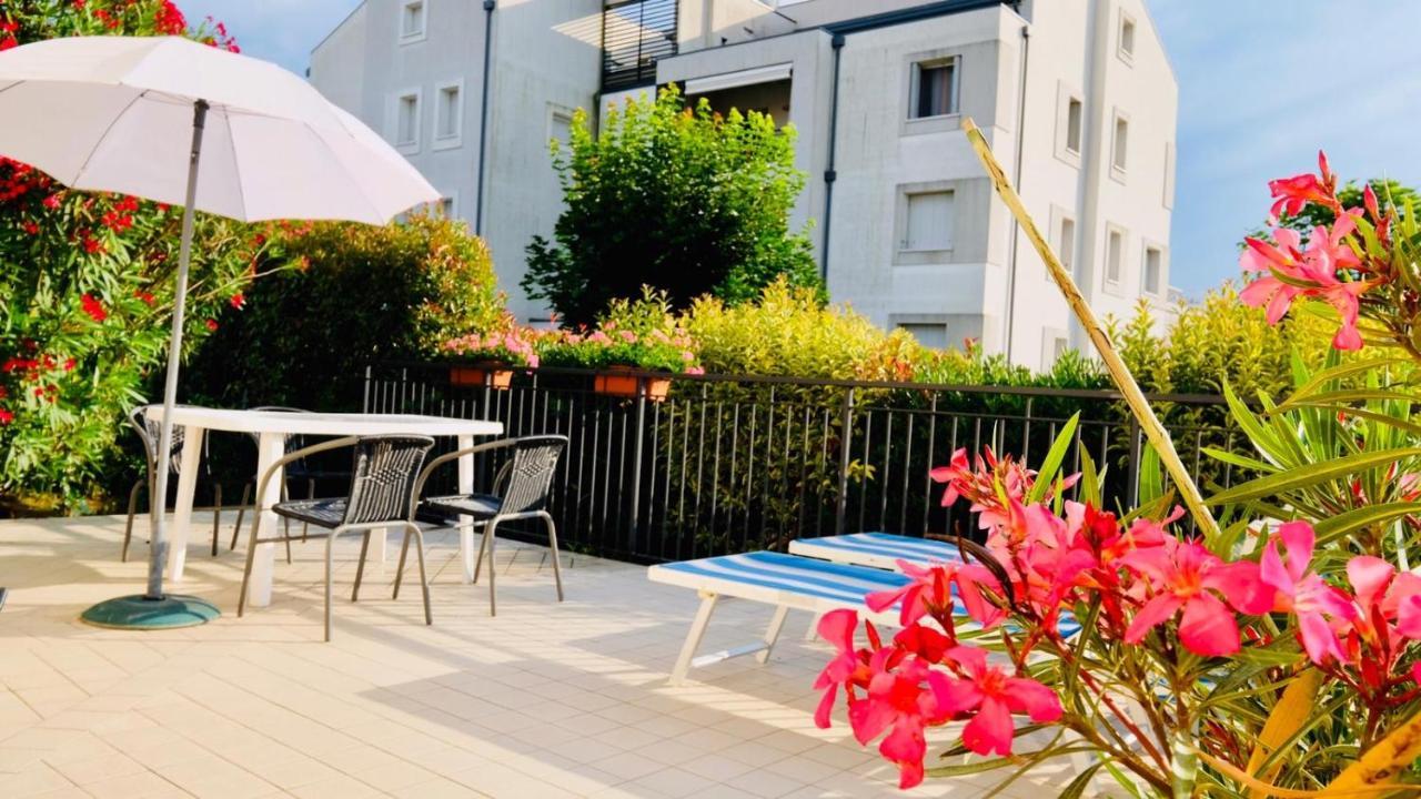 Appartamento In Villa Daniela Con Piscina Privata Carraro Immobiliare Jesolo - Family Apartments Luaran gambar
