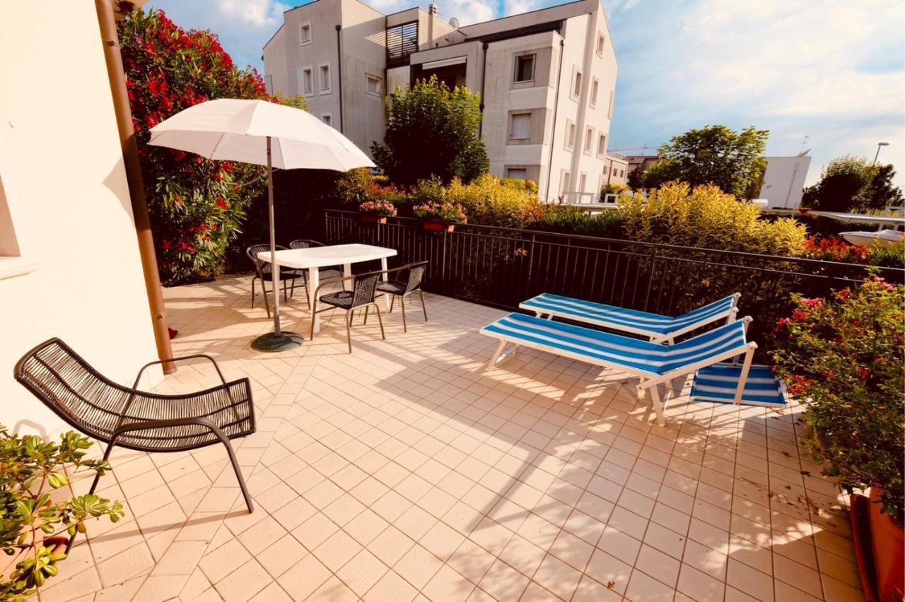 Appartamento In Villa Daniela Con Piscina Privata Carraro Immobiliare Jesolo - Family Apartments Luaran gambar